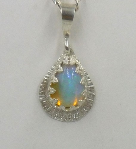 Click to view detail for DKC-2078 Necklace Opal on Silver Chain $220